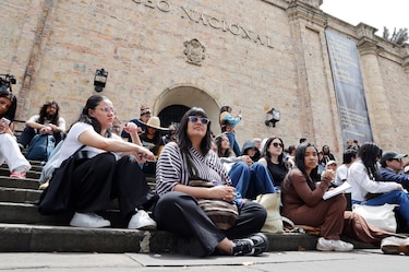 Clases en la calle, la protesta académica ante el retiro de obras de un museo colombiano