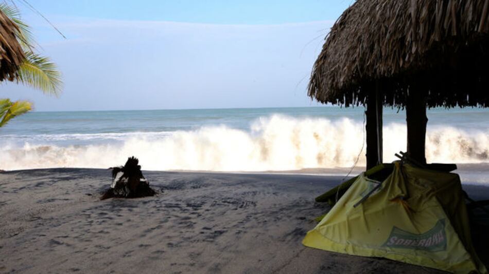 Advierten de mareas altas en el Pacífico