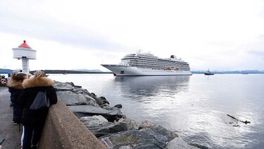 Crucero Viking Sky llega a un puerto en Noruega tras dramática evacuación