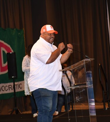 Cambio de banderas: Estos son los dirigentes y candidatos que ahora apoyan a Martín Torrijos