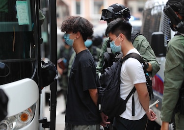 Hong Kong celebra el ‘retorno de la paz’, pero detienen a decenas de personas