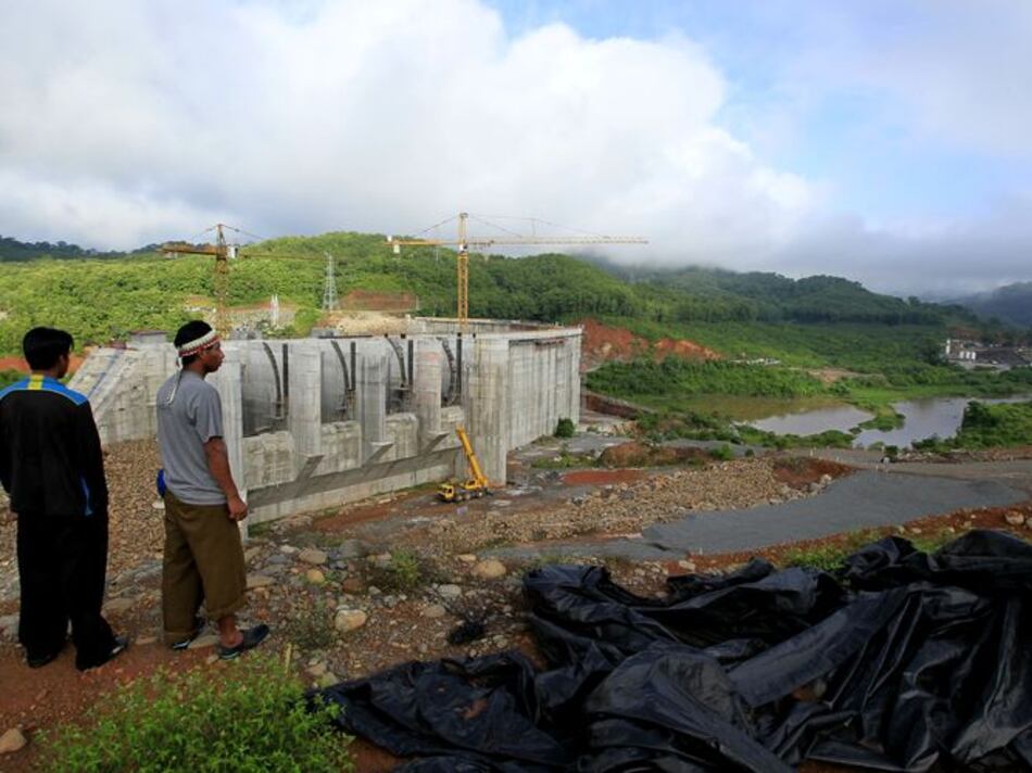 Indígenas cumplen tres semanas apostados en la entrada de Barro Blanco