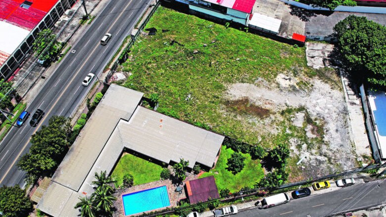 Una concretera en Coco del Mar