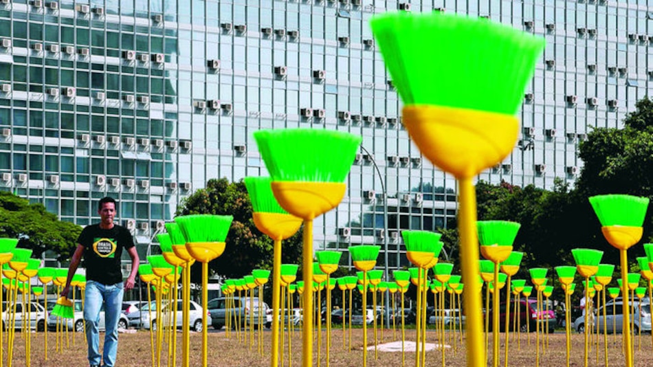 Se tambalea reinado de Brasil