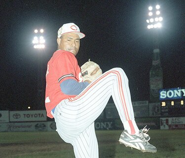 Coclé retira los números de Agrazal y Villarreal