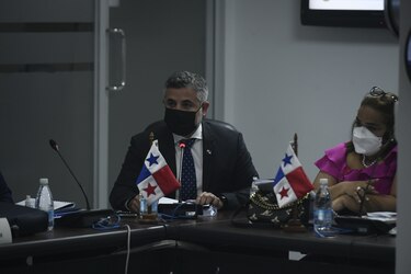 Sabonge, Araf y Lau deberán acudir al pleno de la Asamblea