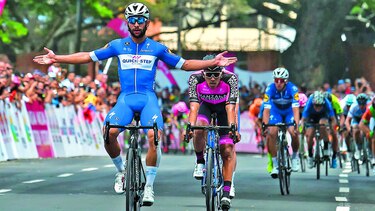 Gaviria gana etapa