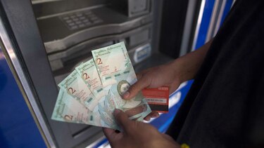 Venezuela devalúa 96% el bolívar