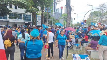 Paro de docentes: autoridades de Educación piden enviar a los estudiantes a dar clases