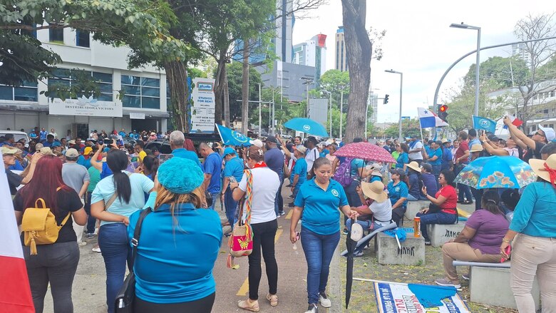 Paro de docentes: autoridades de Educación piden enviar a los estudiantes a dar clases