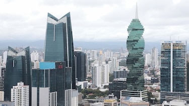 Fitch revisa a negativa la perspectiva de la calificación de riesgo de Panamá