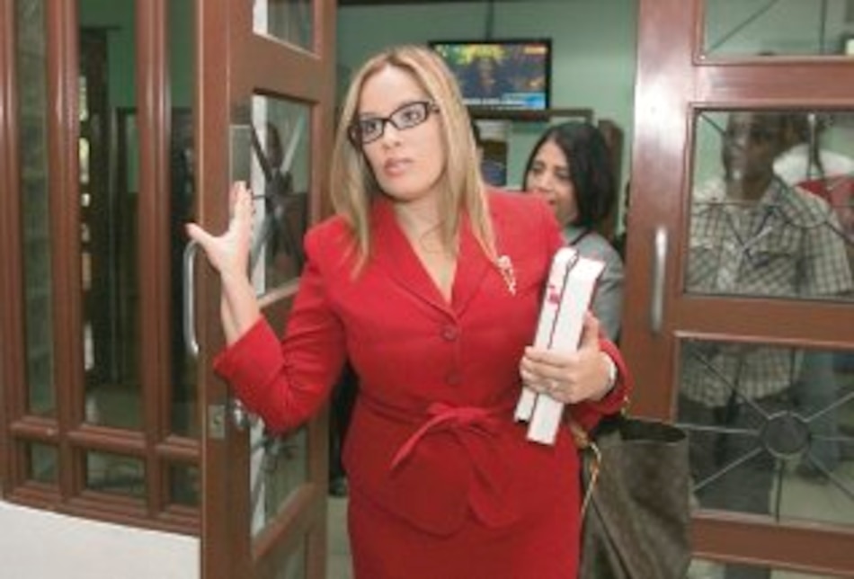 Indagarán a la exjefa de Migración María Cristina González