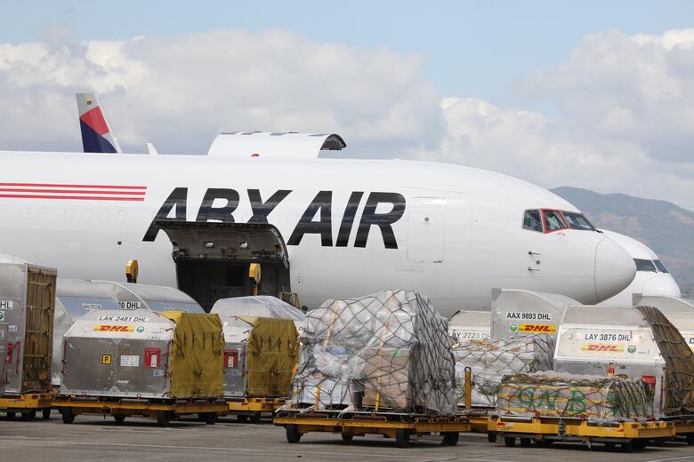 Transporte mundial de carga aérea crece a dos dígitos en febrero