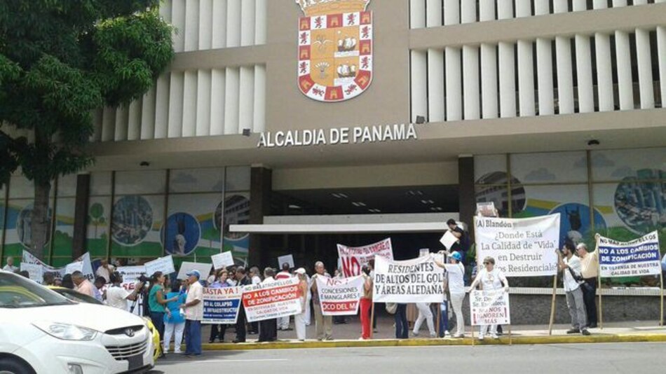 Red Ciudadana protesta en la Alcaldía ante el 'caos urbano' en la capital