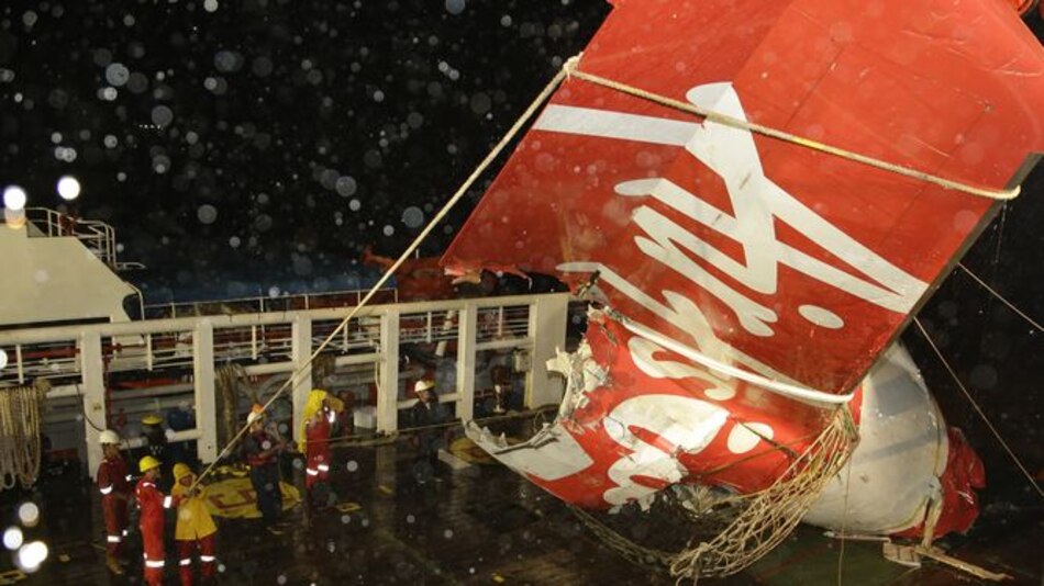 Recuperan la segunda caja negra del avión de AirAsia