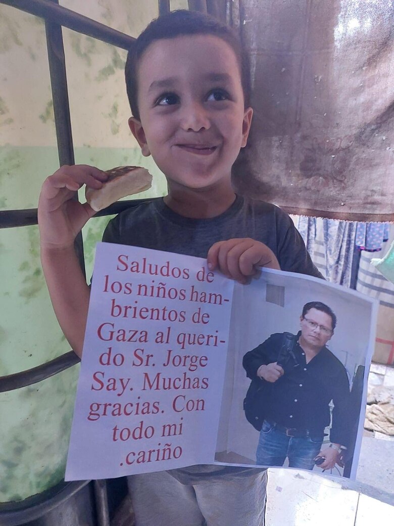 “Me colé entre la mercancía para llegar a Gaza y alimentar a cientos de personas”: la odisea de Jorge Saray, el colombiano que viajó a la Franja en pleno conflicto con Israel