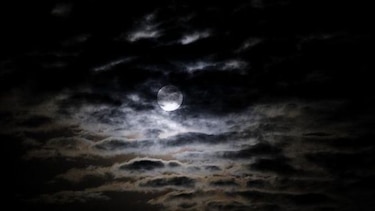 La Luna se aleja de la Tierra