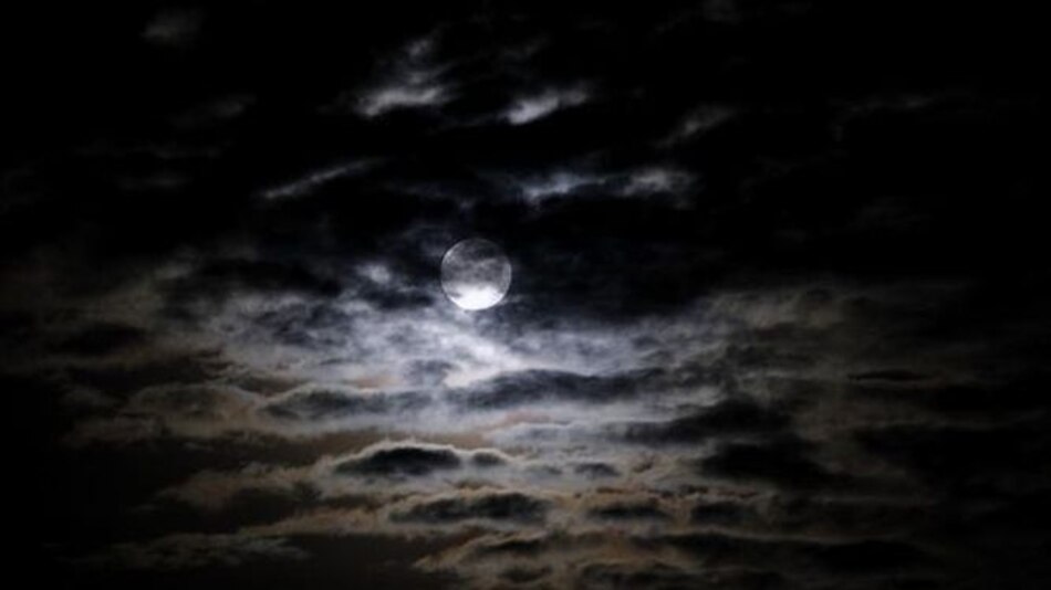 La Luna se aleja de la Tierra