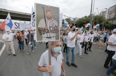 ‘Nos sobran ladrones’, gritaban en la protesta