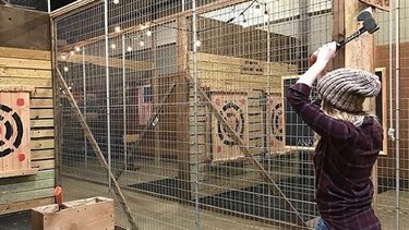 Lanzamiento de hacha, el nuevo pasatiempo de moda en Estados Unidos