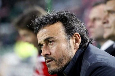 Barcelona contrata a Luis Enrique y comienza a renovar el plantel
