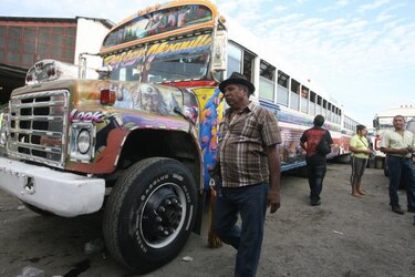 Panamá se despide de los 'diablos rojos' tras 40 años de servicios