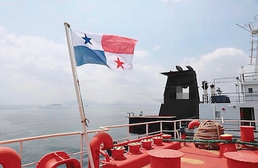 Panamá advierte a su flota sobre riesgos de navegación por tensiones en Medio Oriente