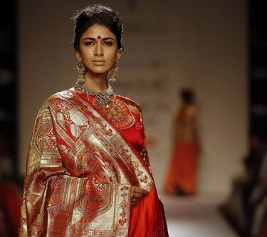 Ofrecen curso para dominar el arte del decorado textil al estilo del 'sari' indio