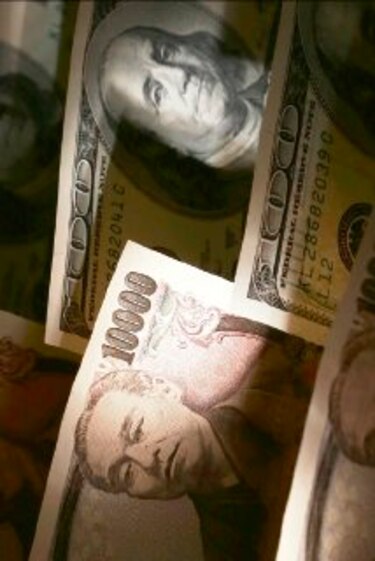 Japón sube base monetaria