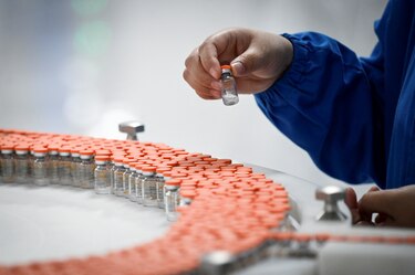 Laboratorio chino Sinovac duplica capacidad de producción de vacunas anticovid-19