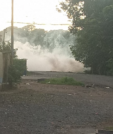 Vuelven a bloquear la vía del puente sobre el Risacua; se registran enfrentamientos