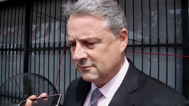 Embajador John Feeley recomienda a GESE ‘ceder el timón’