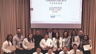 Learning for Life gradúa a jóvenes y potencia la cultura del servicio