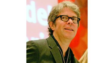 Jonathan Frazer vuelve al ruedo literario