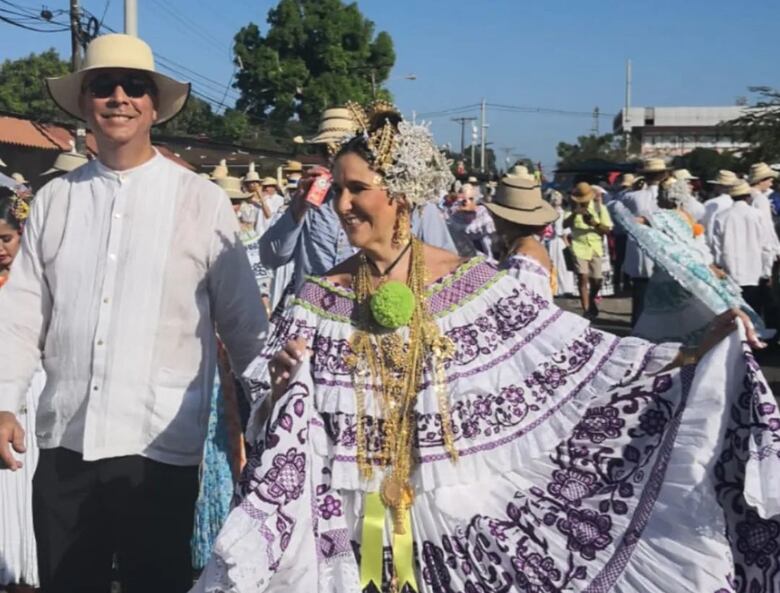 Los candidatos que estuvieron en el desfile de Las Mil Polleras