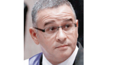 Funes desestima intención de Bukele de pedir su extradición