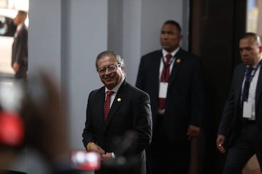 El presidente colombiano Gustavo Petro responde a las críticas por videos en Panamá