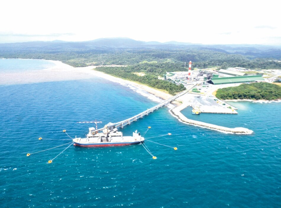 800 obreros continúan en mina de cobre