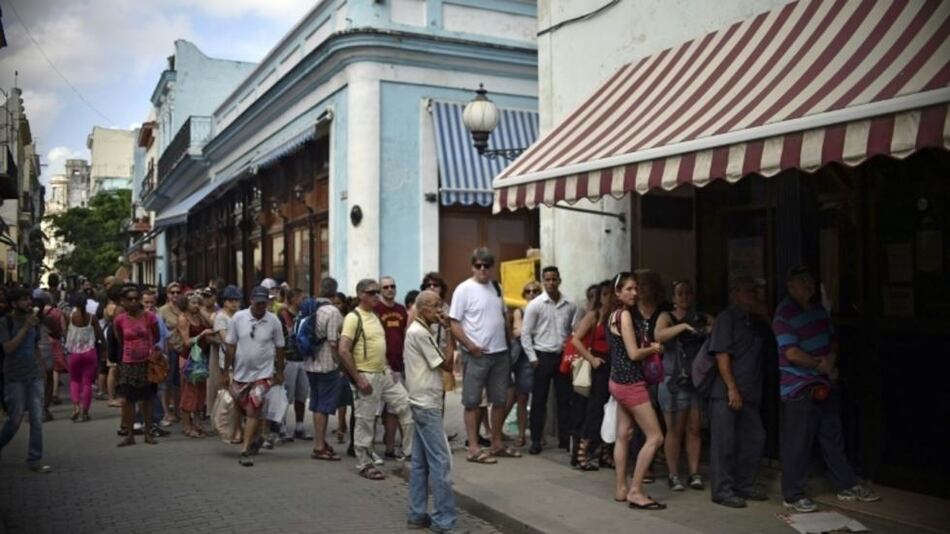 Western Union corta envío de dinero a Cuba, excepto desde Estados Unidos