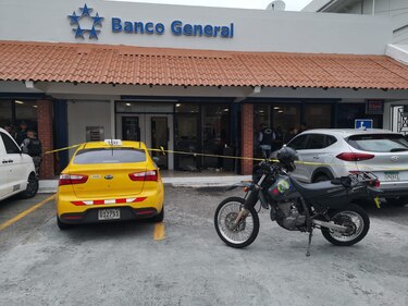 Una persona aprehendida y dos vehículos recuperados tras asalto a la sucursal de Banco General de El Ingenio