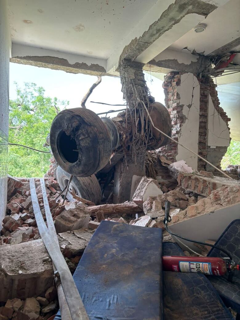 En el avión siniestrado en la India viajaban 169 indios, 53 británicos y 7 portugueses