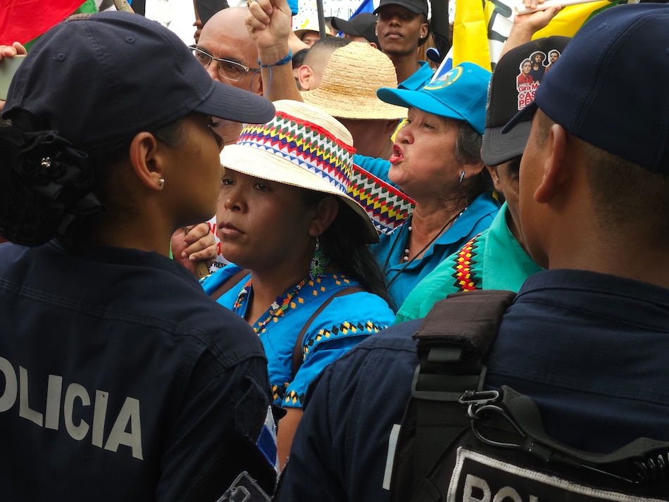 ‘No podemos regresar con las manos vacías’: insisten los docentes en paro