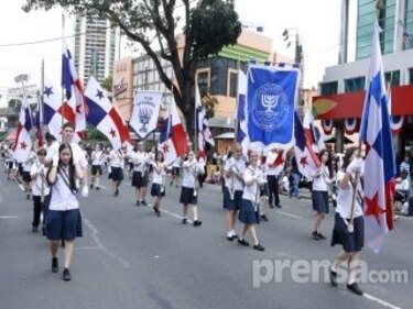 Entre bombos y platillos celebran en Panamá el 3 de noviembre