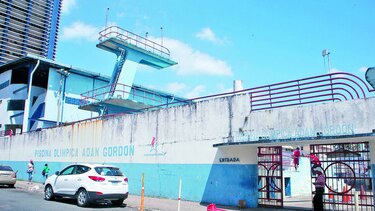 La agonía de la Adán Gordón