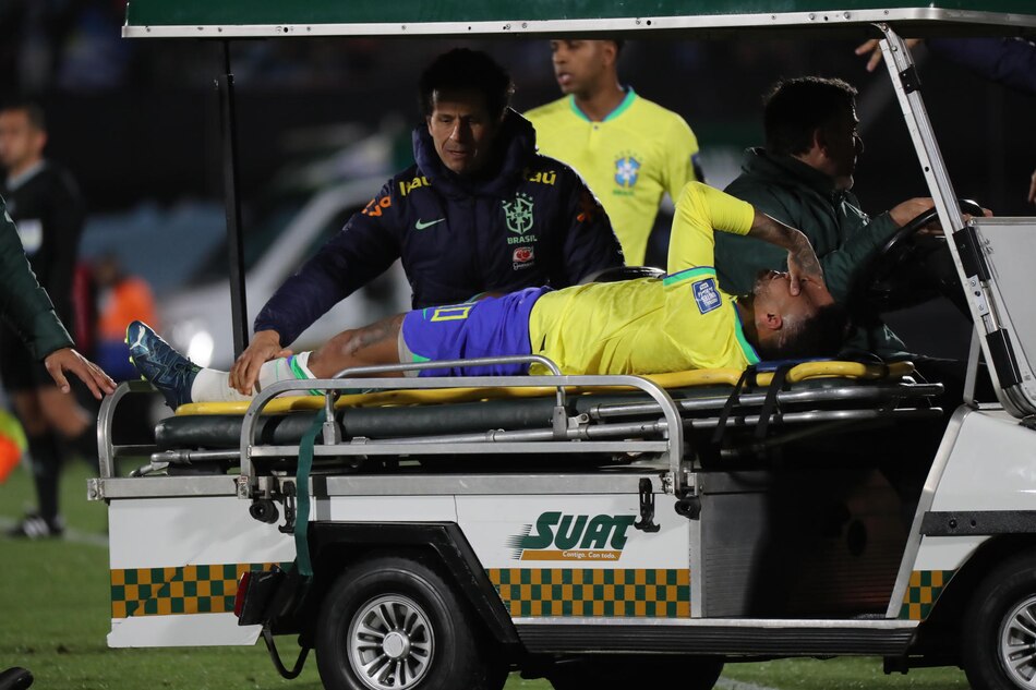 Neymar dice que ya está concentrado en su recuperación tras la cirugía en la rodilla