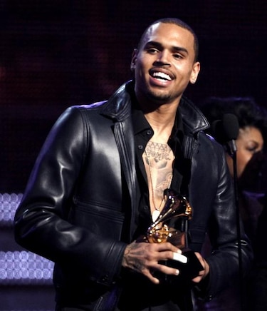 Chris Brown seguirá en libertad condicional