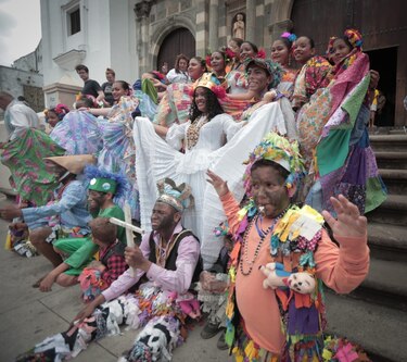 Diversas delegaciones presentes en el Festival de Diablos en el Casco Antiguo