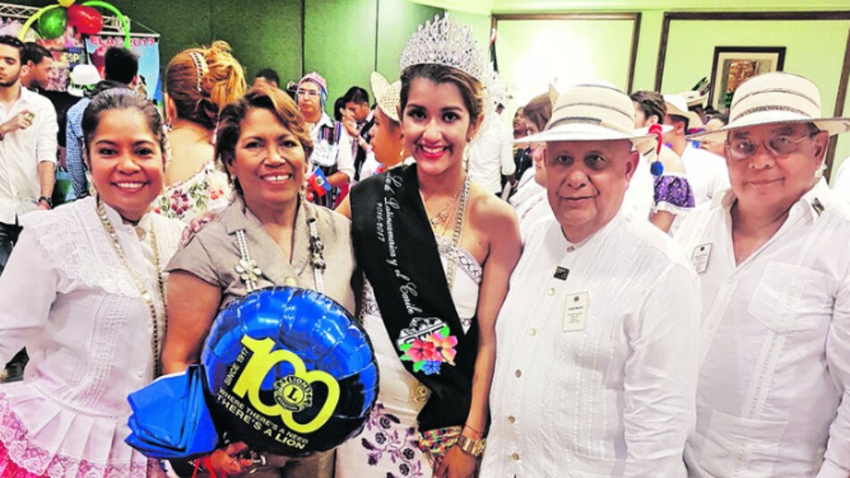 Novia Leo Latinoamericana