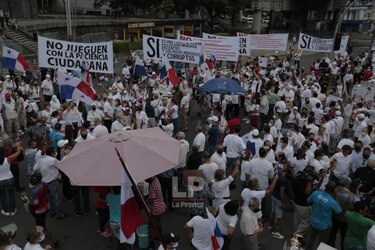Ciudadanía protesta frente a la Asamblea Nacional: ‘¡Basta ya!’