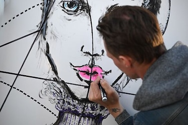 Un extravagante festival de arte pone en el mapa a pueblo olvidado